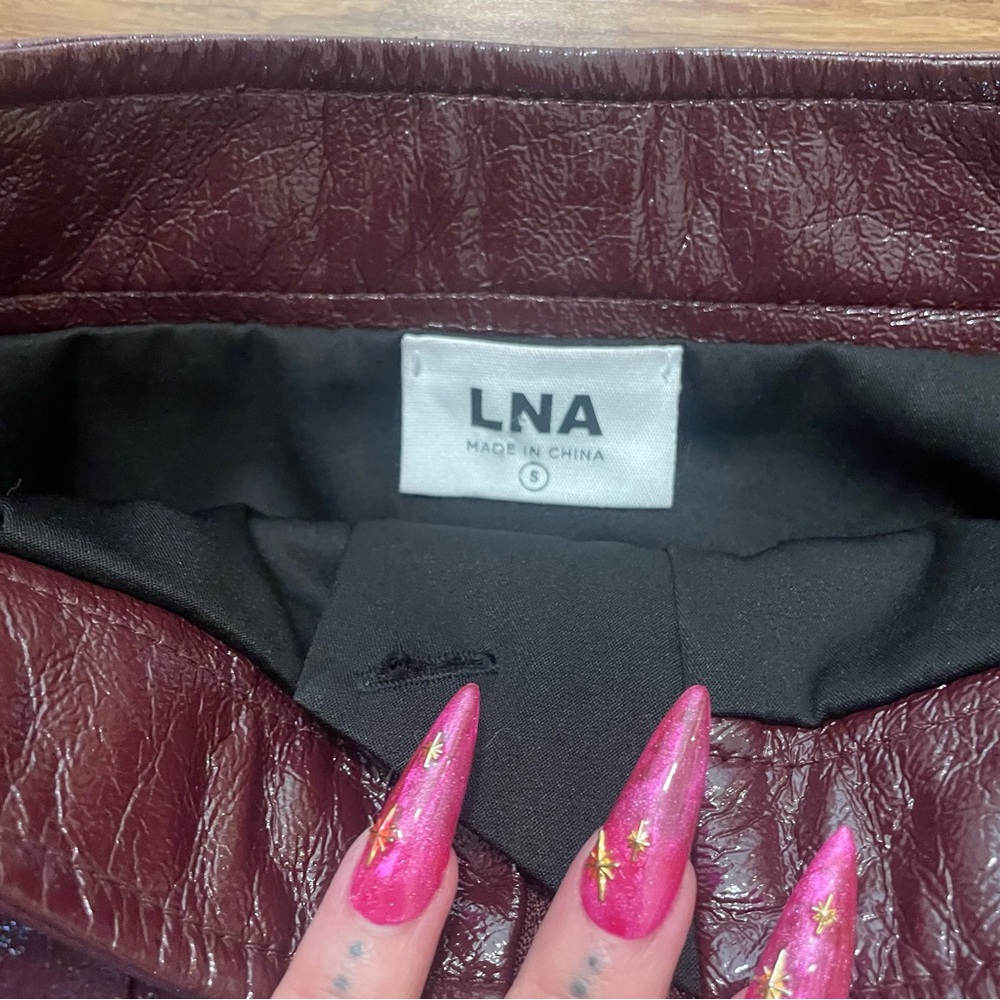 Oxblood PU leather like zipper mini skirt - Picture 4 of 6